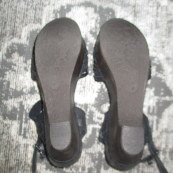 Naughty Monkey Black Sandals - Picture 5 of 5